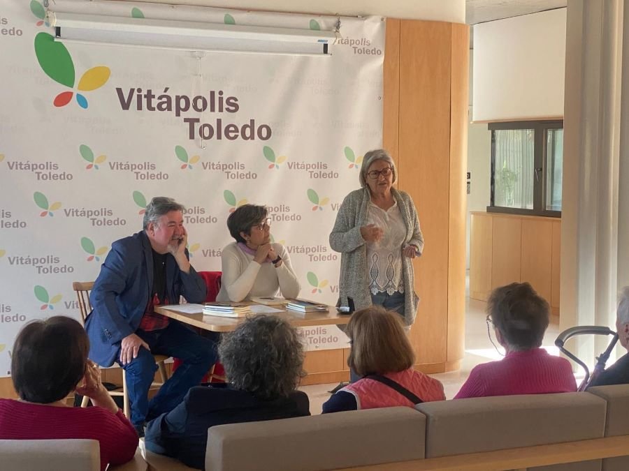 Celebración del Día del libro en Vitápolis. Ricardo García-Aranda y Rosa Benito