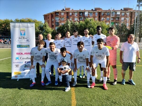 Foto para la historia. Primera alineación del CF Polígono en jugar un partido en 1ª Autonómica Preferente en Castilla-La Mancha