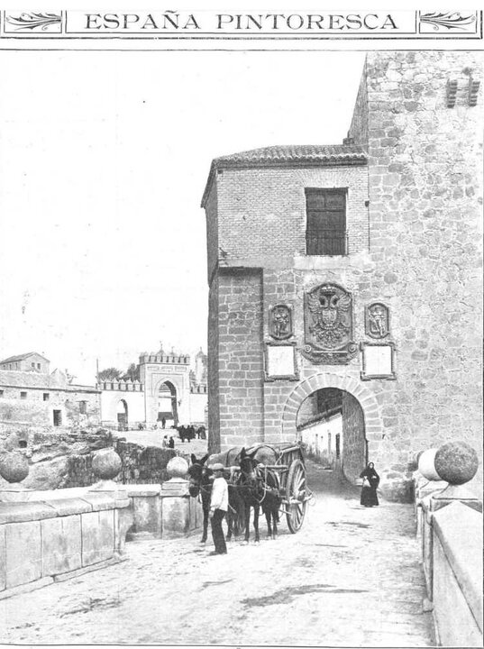 Puente de San Martín y al fondo la despararecia puerta homónima