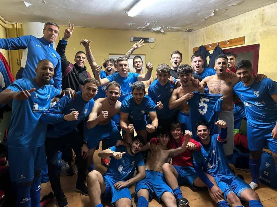 Los jugadores celebrando la victoria