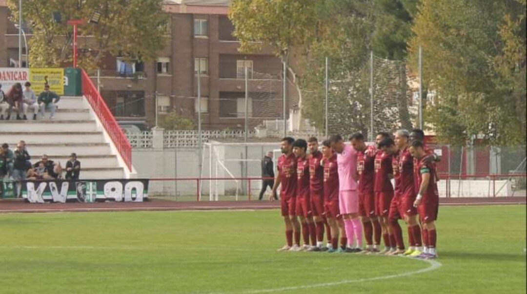 Minutos de silencio de los jugadores de CD Toledo