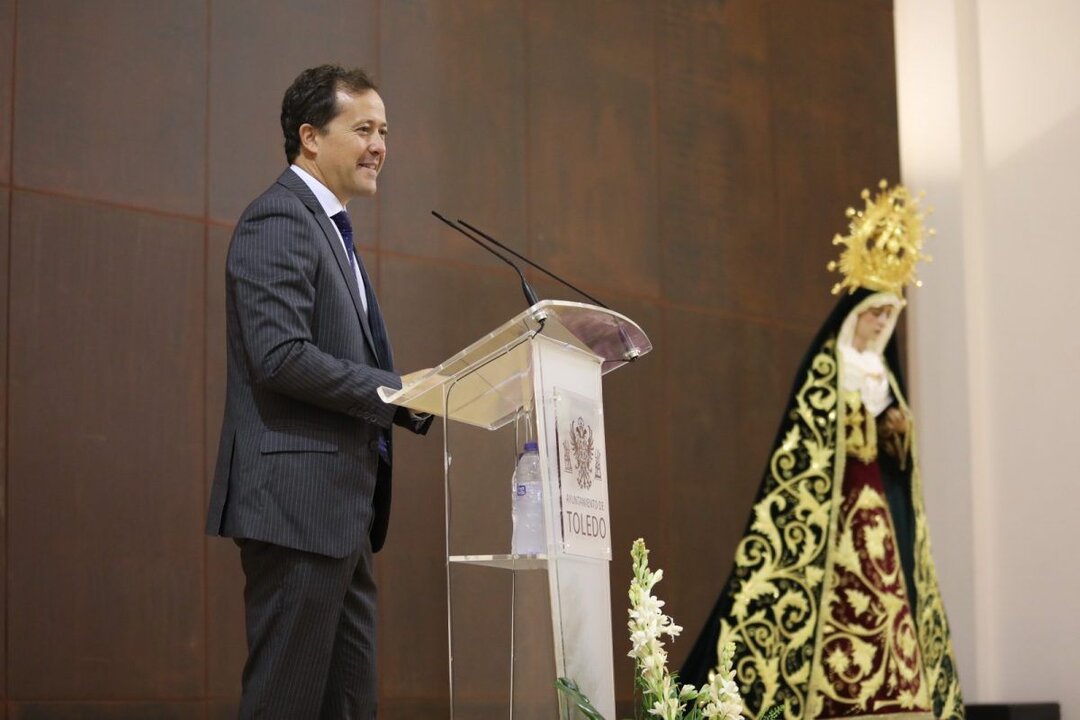 Alcalde presentacion Virgen de la Esperanza en su Soledad