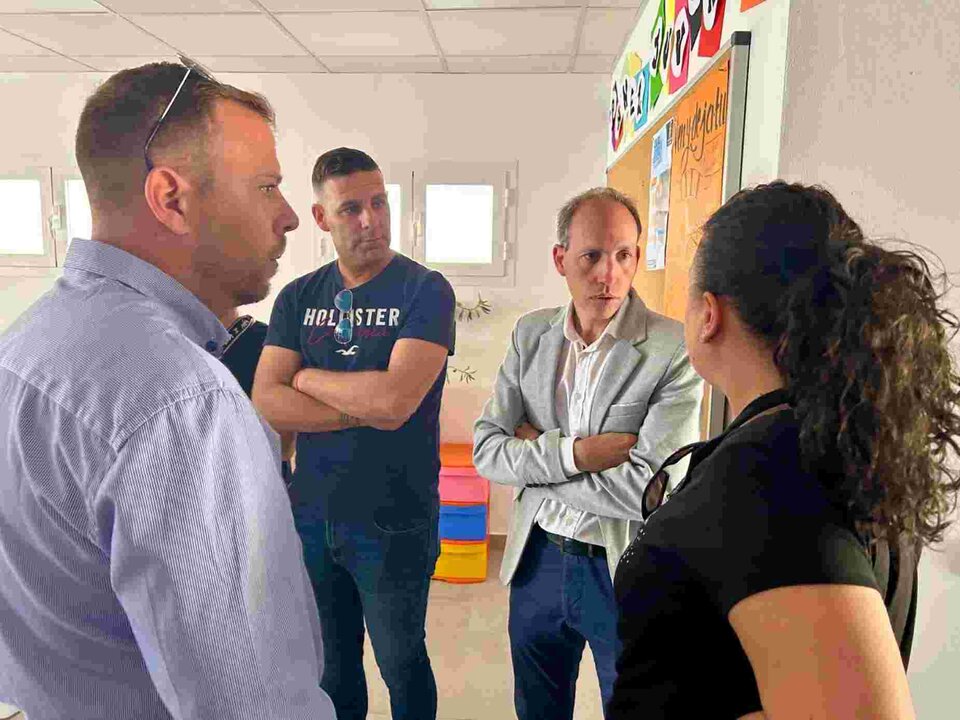 Daniel Arias en un centro de informacion juvenil